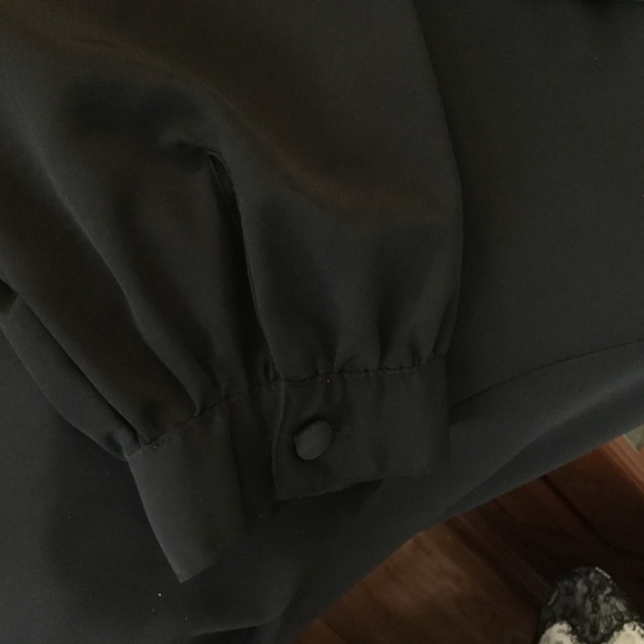 Pretty black blouse - Picture 4 of 4